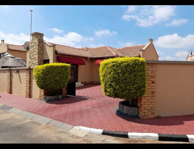 3 BEDROOM HOUSE FOR SALE IN HUGHES